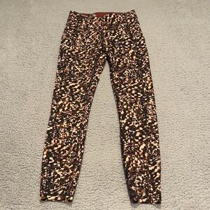 Lululemon Invigorate High-Rise Tight 25"
Motion Flux Multi size 6